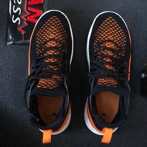 Men’s basketball shoes